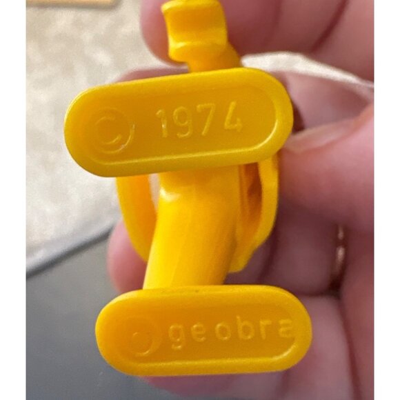 Vintage 1974 Geobra Playmobil Figures Red & Yellow Outfits Set Of 3 Collectible - Picture 5 of 5